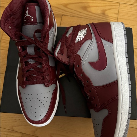 Jordan Sneakers in Maroon and Gray - Picture 3 of 3
